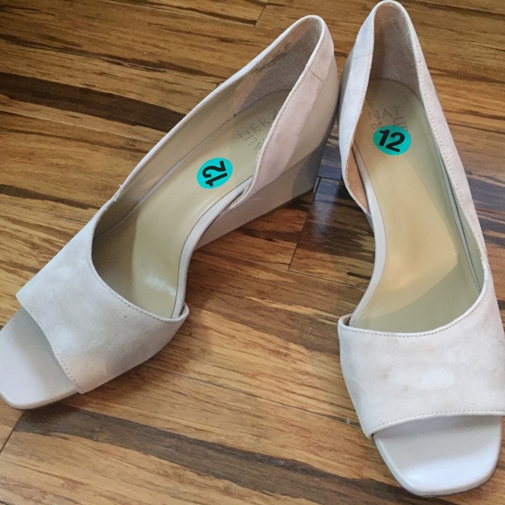 Naturalizer Peep Toe Shoe